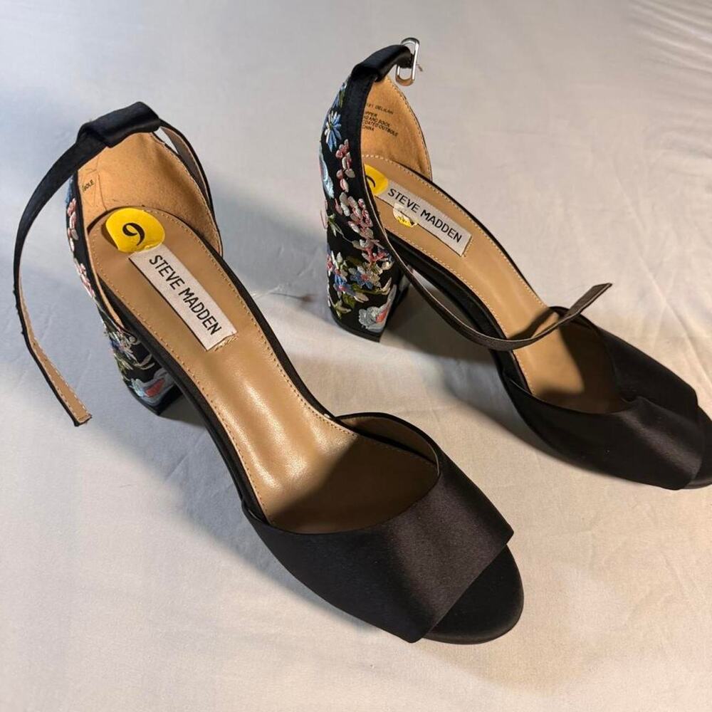 Steve madden black floral embroidered